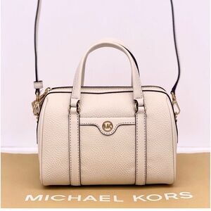 Michael Kors Travel Small
Duffle Leather Crossbody
Light Cream